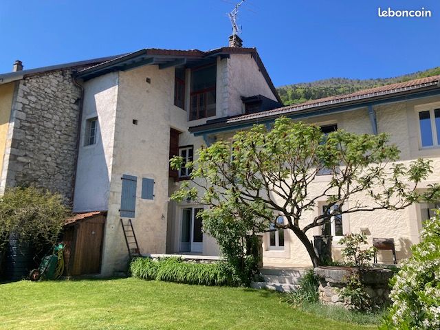 Maison 7 pièces 200 m² · à Collonges · 200 m² · 639 000 €