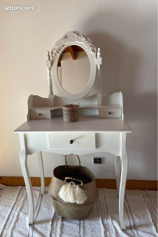 Coiffeuse en bois blanc avec miroir sculpté 140 x 74 (image 1)
