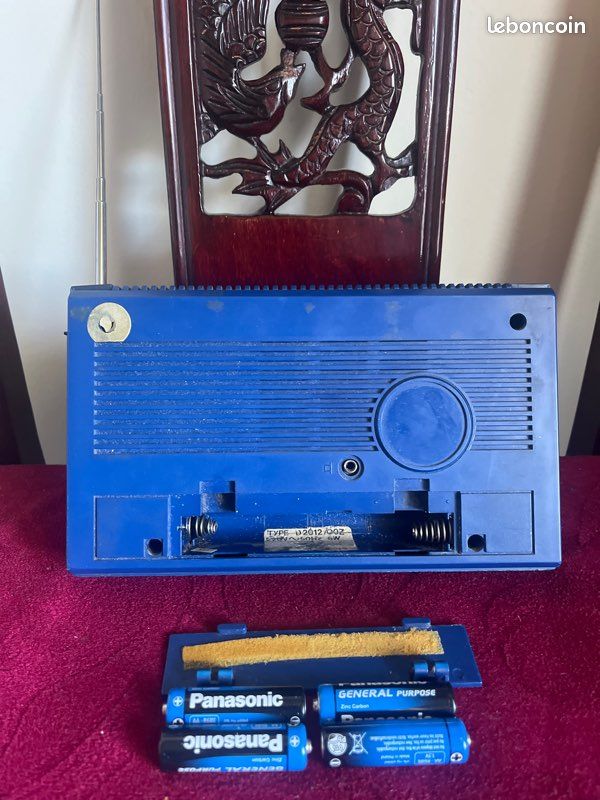 Radio Vintage Philips D-2012 FM MW LW portable - Collection