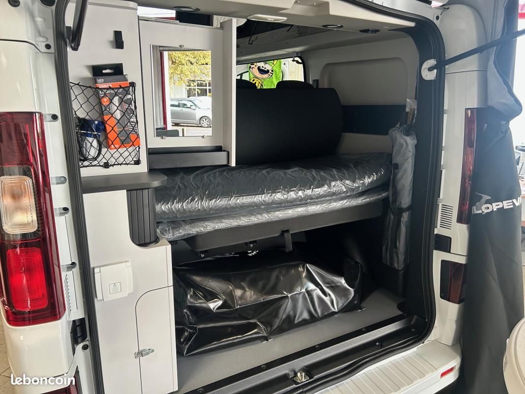 Renault Trafic FLEX 5 ANTILOPE VAN L1H1 CONFORT + BLUEDCI 150 AMENAGE PLACES 4 COUCHAGES (image 18)