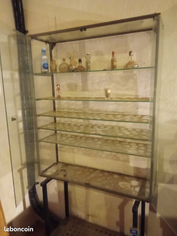 Vitrine pour collection, en acier et verre très bon état (image 2)