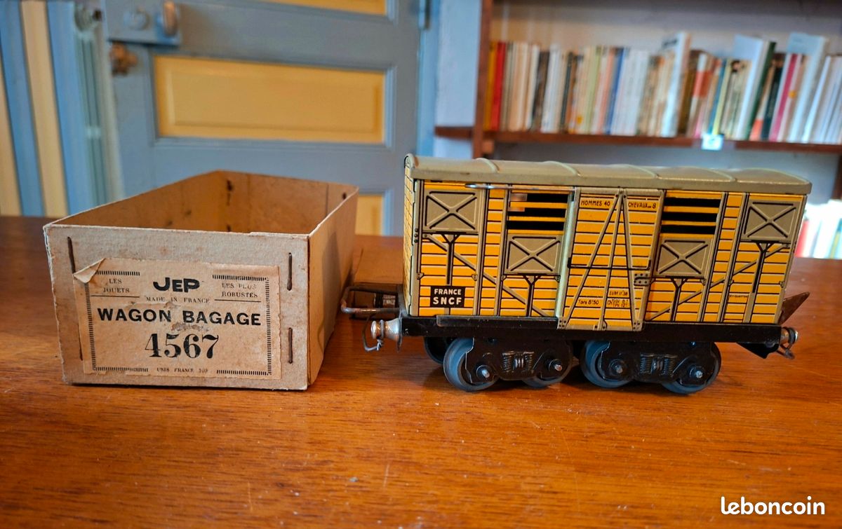 ROCO, échelle HO, lot de 5 wagons SNCF modèles 4290F, 42214A - Lot 115