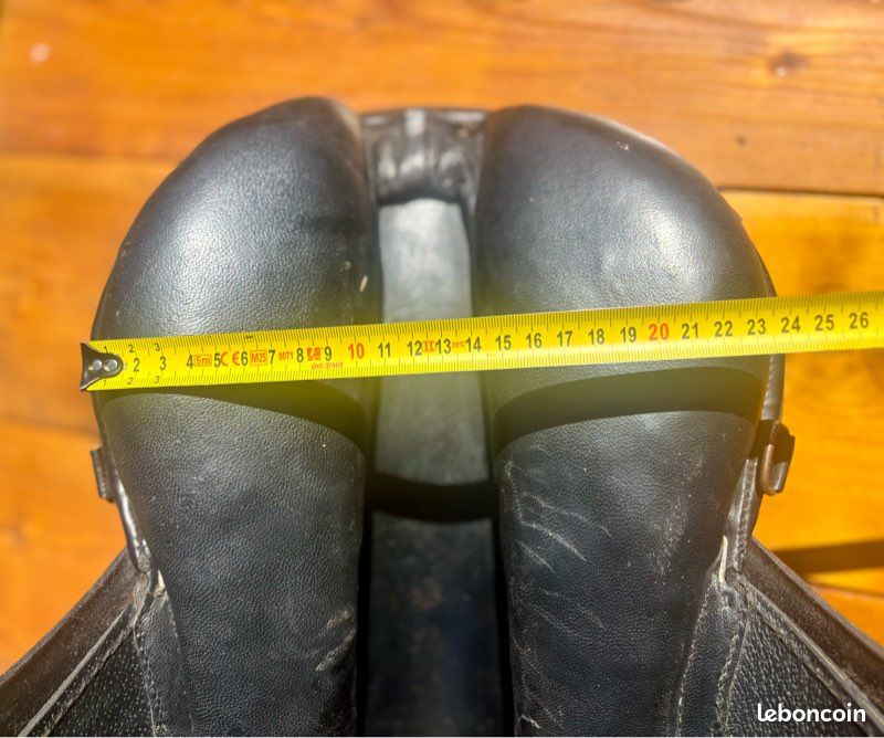 Selle Italia Anatomic Ladies Cuir de selle noir Vintage Cuir de selle noir | Studio Brisant