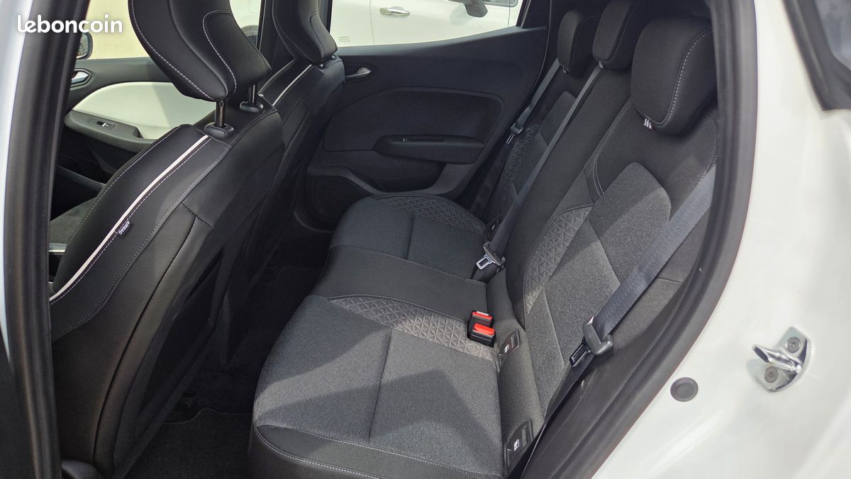 Renault clio v 1.3 tce 130 fap intens edc (image 9)