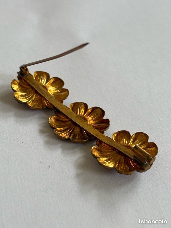 Broches UN JOUR AILLEURS pour Femme - Vestiaire Collective