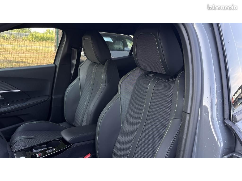 PEUGEOT 2008 1.2 Hybrid 145 DCS6 GT +PK DRIVE+CAMERA 360+NAVIGATION (image 22)
