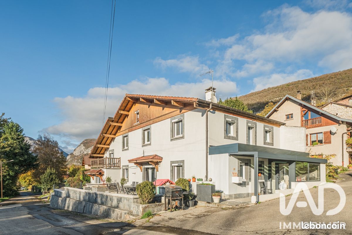 Propriété 5 pièces 234 m² (image 3)