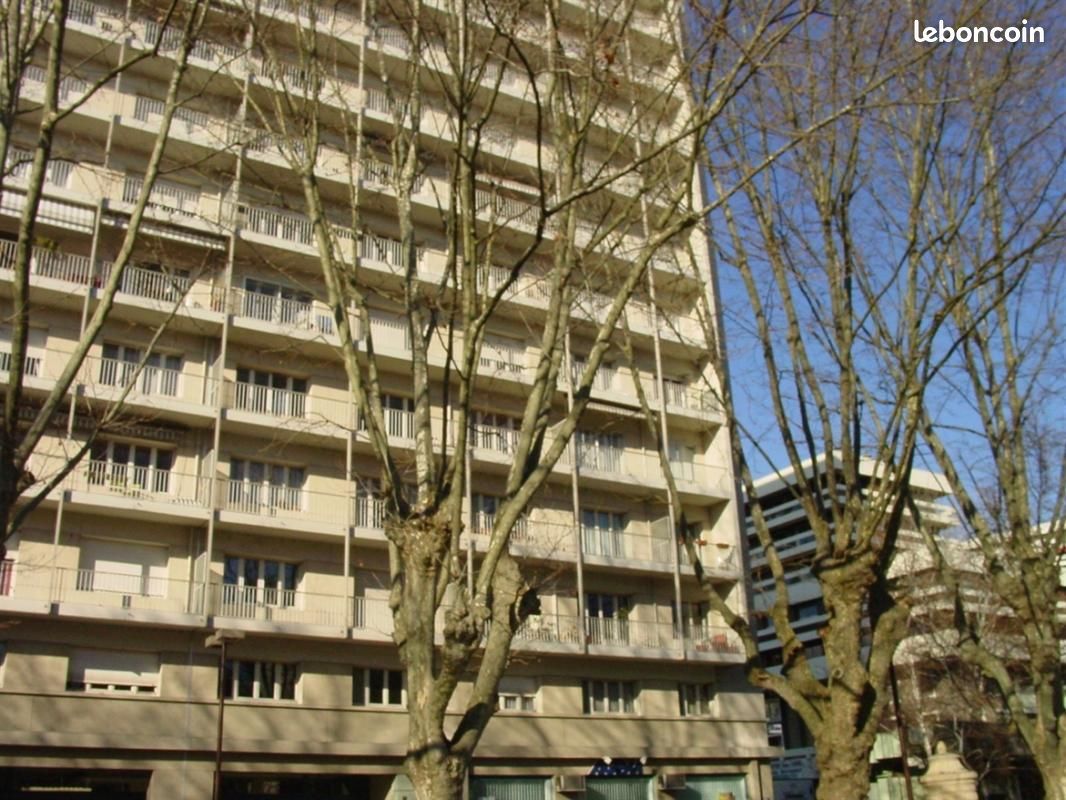 Parking 15 m² · à Grenoble · 15 m² · 125 €