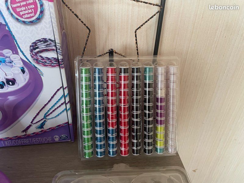 Cool Maker - Recharge Fashion Pack pour machine Kumi Kreator - Fabrication de bracelets Spin Master | King Jouet France - Mode, bijoux, décoration, cosmétiques Cool Maker - Recharge Fashion Pack pour machine Kumi Kreator - Fabrication de bracelets Spin Master | King Jouet France - Mode, bijoux, décoration, cosmétiques