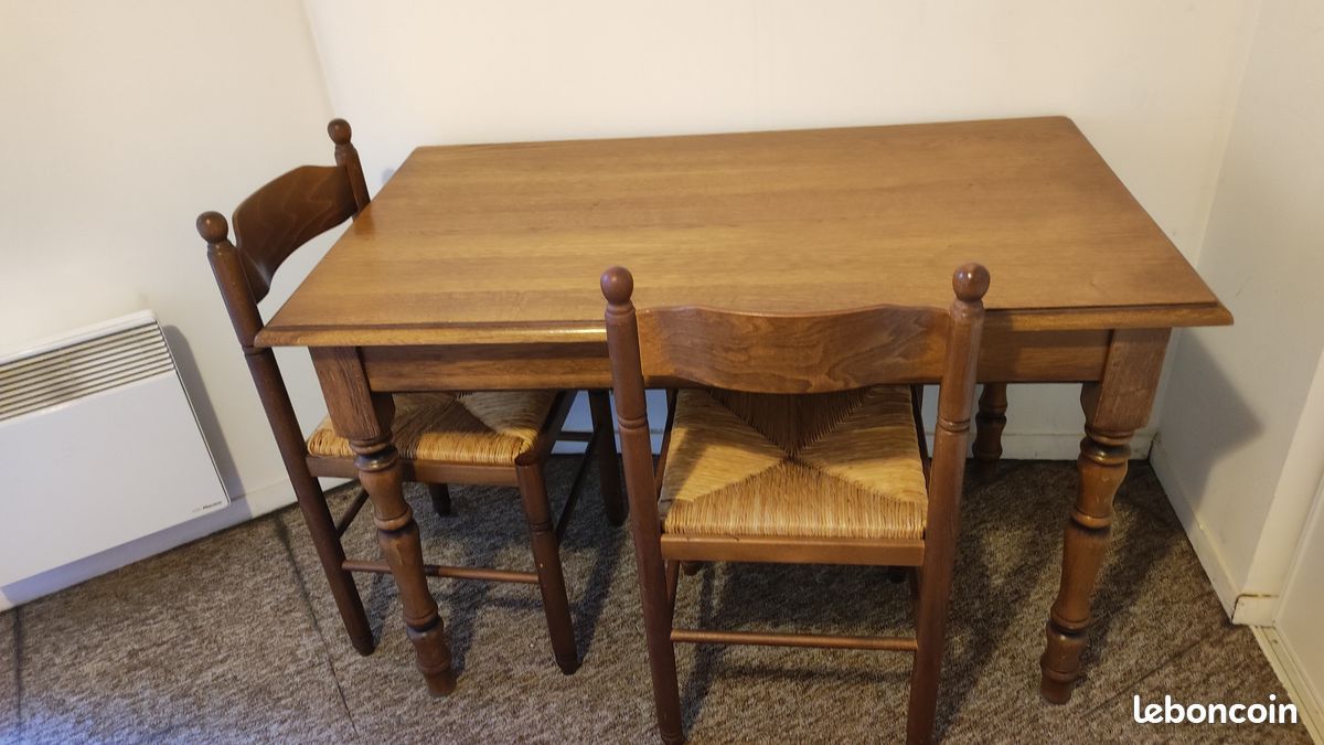 Table en chêne (image 1)