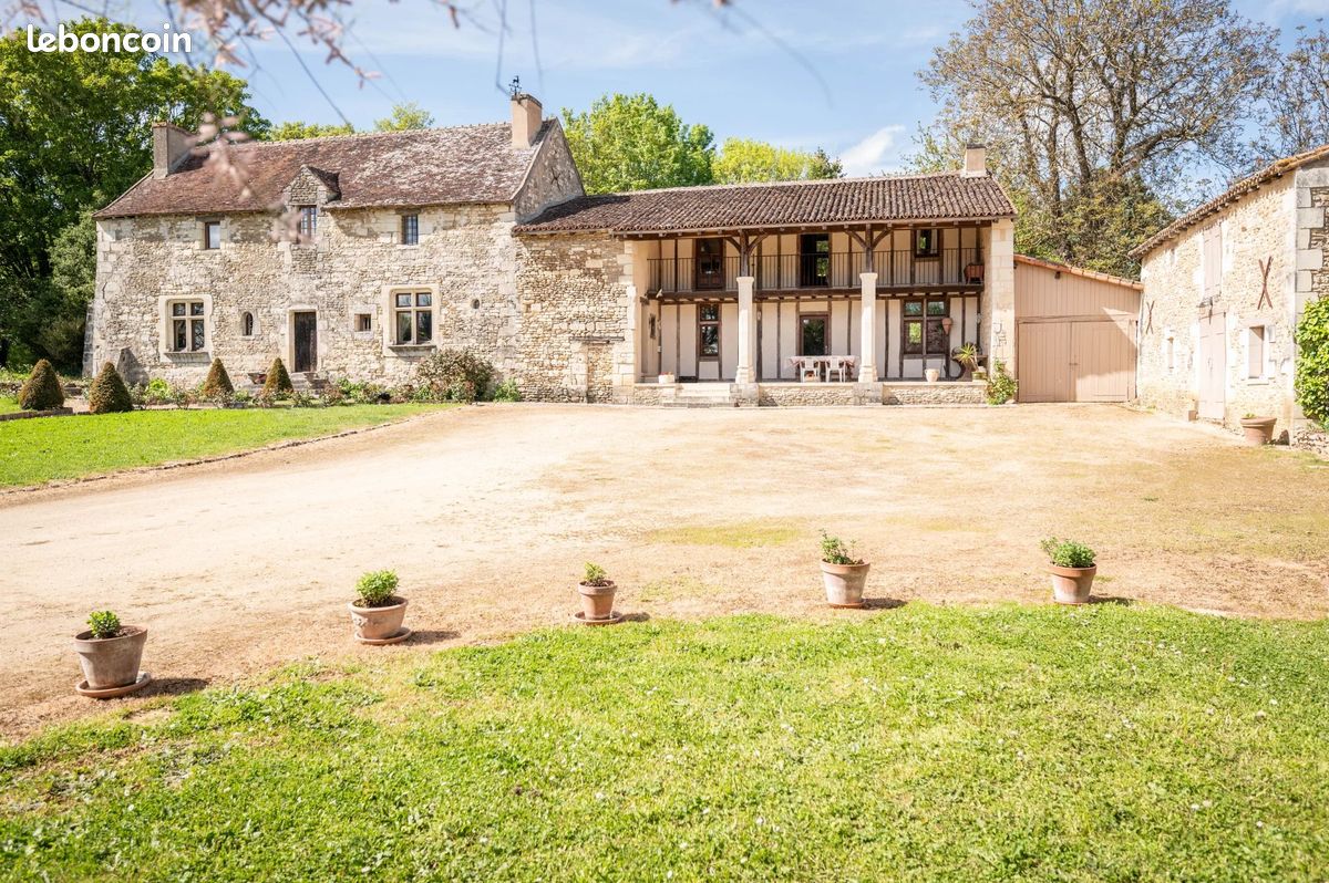 Maison 9 pièces 263 m² · à Thurageau · 263 m² · 495 000 €
