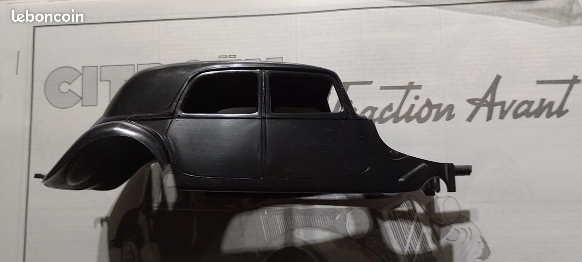 Maquette Heller 1/8 – Citroën Traction 15/6 – À Finir – Sans Boîte – Occasion