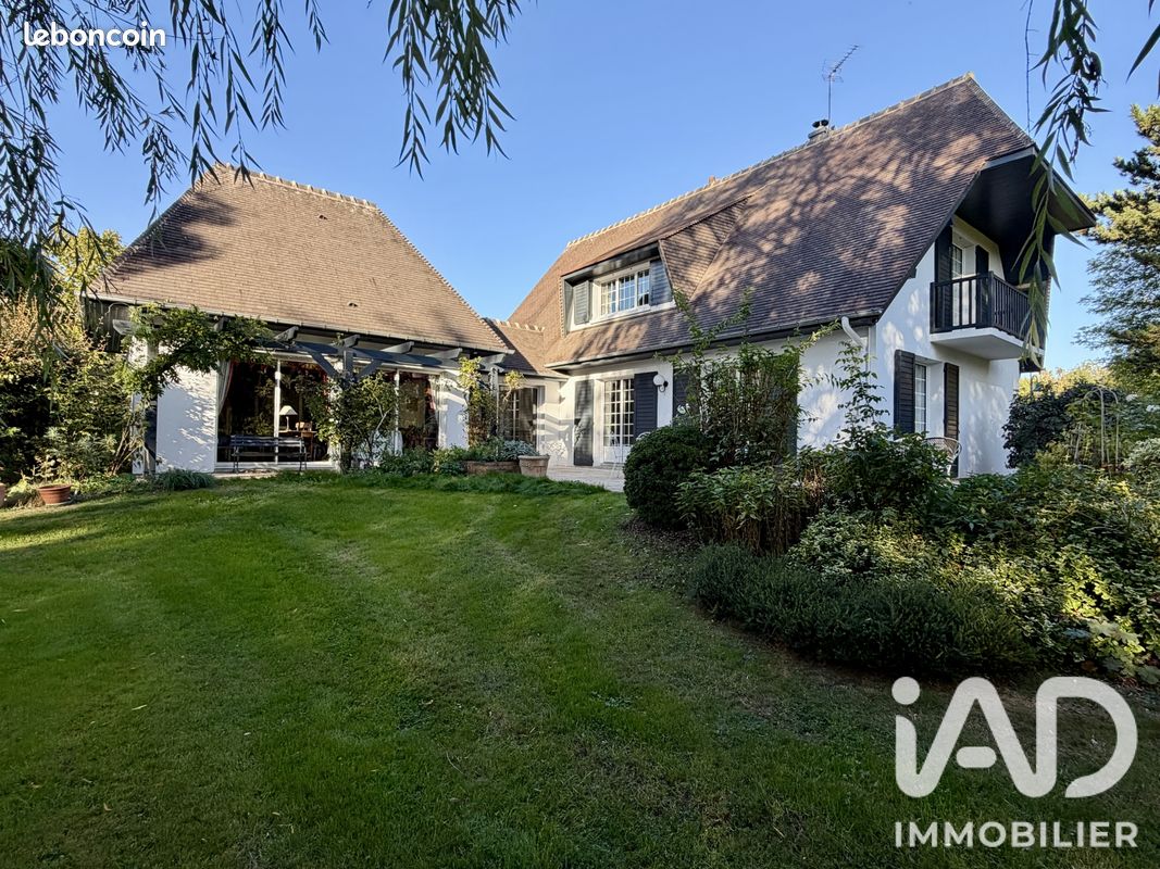 Maison 7 pièces 186 m² · à Saint-Martin-du-Vivier · 186 m² · 698 000 €