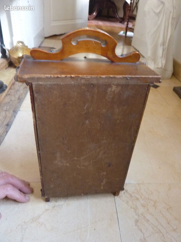 poupée ancienne armoire façon bambou en bon état de jeux