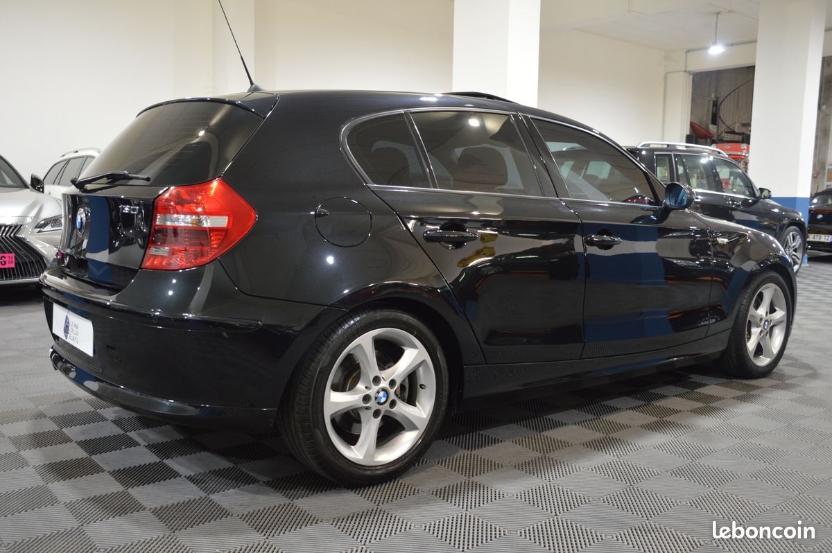 BMW SERIE 1 (E87) (2) 130IA 265 LUXE 5 PORTES-68.450km-6 Cylindres Atmosphérique-Historique Complet BMW-Rare-Toit Ouvrant-GPS-Xénon-Sièges Sport-Futur Youngtimer-Garantie 6 Mois (image 3)