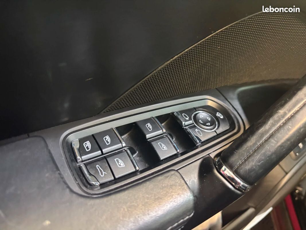 PORSCHE CAYENNE 3.0 V6 416 ch S Platinium Edition E-Hybrid Tiptronic / 1ere Main / PDLS+ / Toit Ouvrant / Camera (image 34)