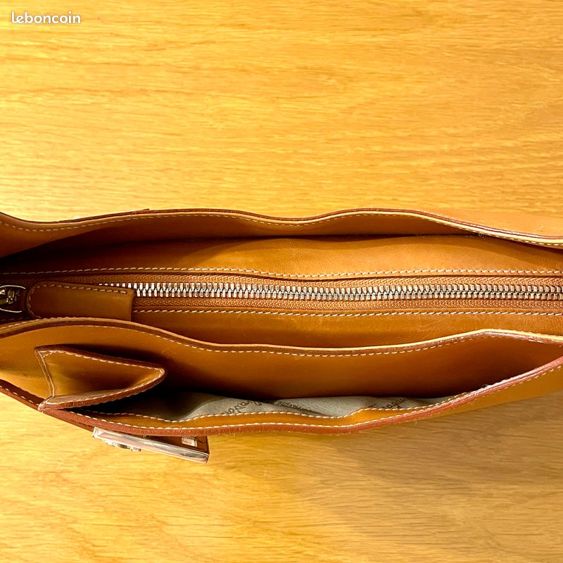 Rarissime Sac Hobo Salvatore Ferragamo Vintage 90s - Cuir Camel Tan & Fermoir Gancini Structuré (image 15)