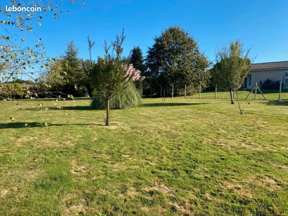 Terrain 1200 m² · à Romagne · 75 000 €