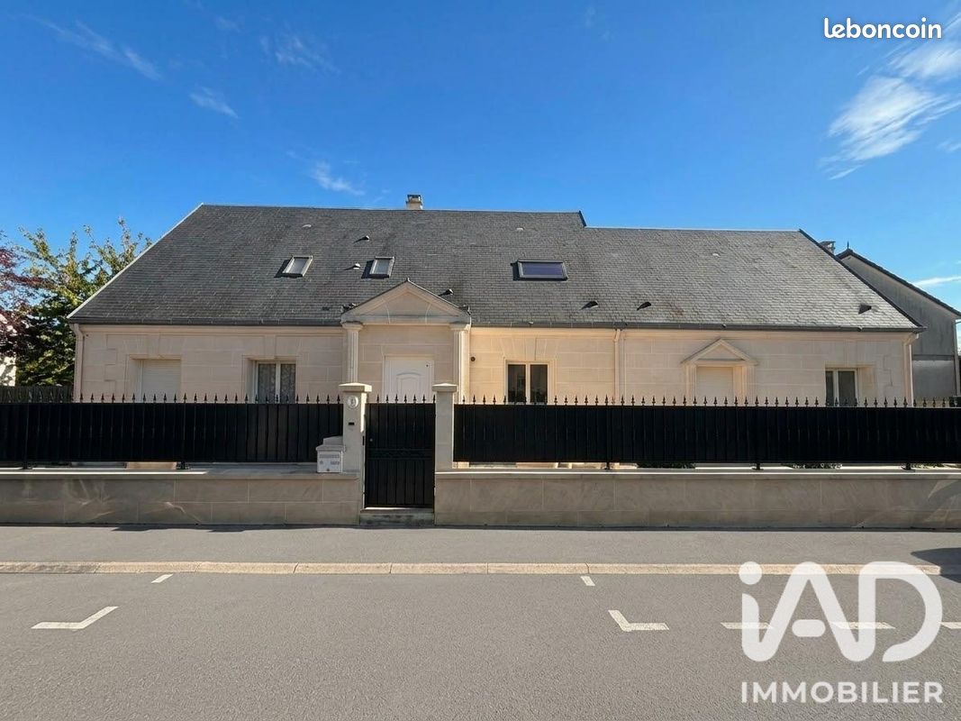 Maison 10 pièces 218 m² · à Andilly · 218 m² · 650 000 €