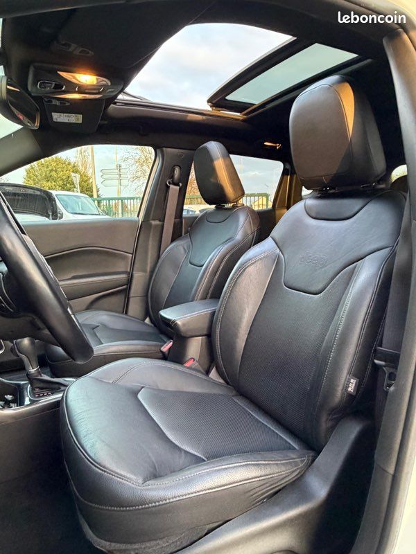 JEEP Compass 1.3 PHEV T4 240 ch 4xe eAWD S, tout-terrain 4x4 / TOIT OUVRANT / CUIR… (image 6)