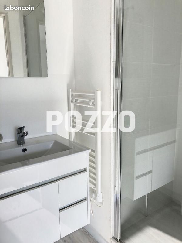 Appartement 3 pièces 43 m² · à Saint-Hilaire-du-Harcouët · 43 m² · 303 €