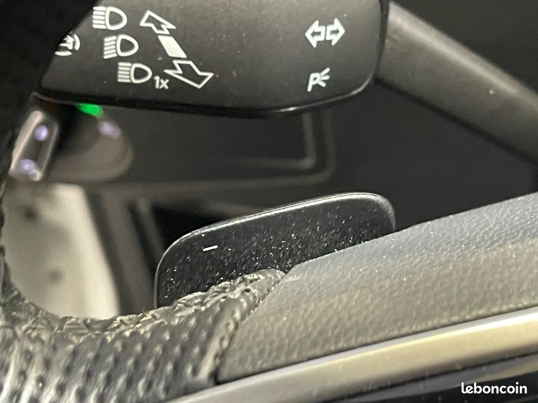 VOLKSWAGEN Tiguan 2.0 TDI 150ch R-Line - 2022 - CarPlay - Virtual cockpit - Led d'ambiance - Boîte auto (image 25)