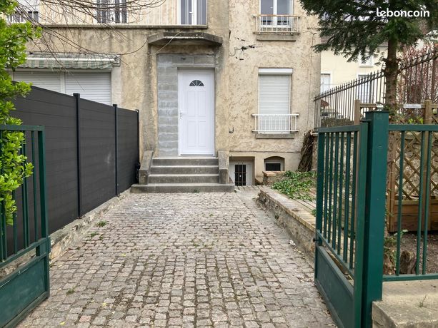 https://img.leboncoin.fr/api/v1/lbcpb1/images/82/01/27/82012772c9d9940383a10420da9d967fdde6b386.jpg?rule=ad-image