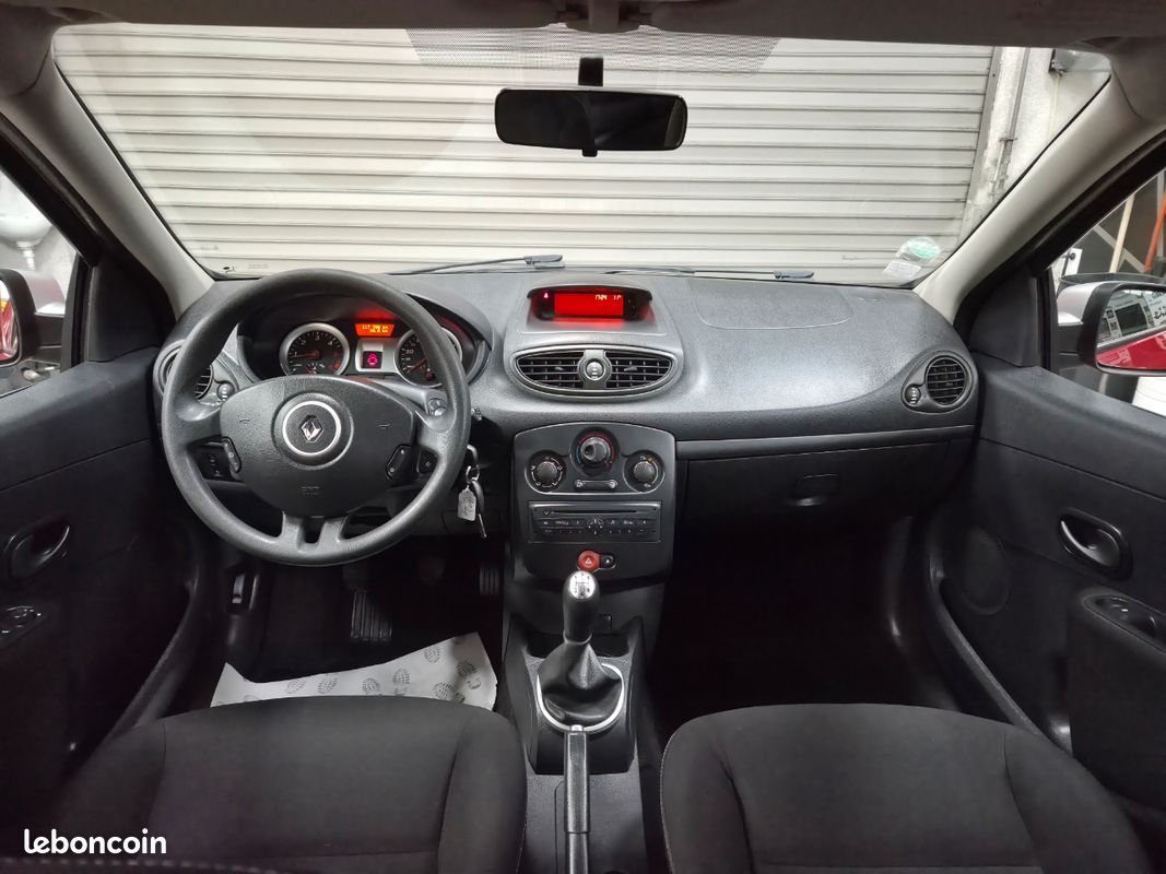Renault clio dci 70 cv 118 000 kms clim régulateur de vitesse 5 portes (image 5)