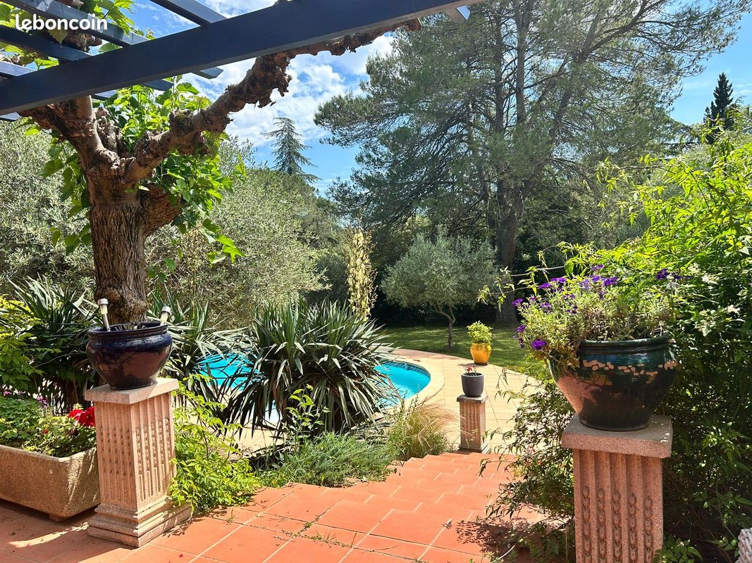 Maison 7 pièces 200 m² · à Nîmes · 200 m² · 510 000 €