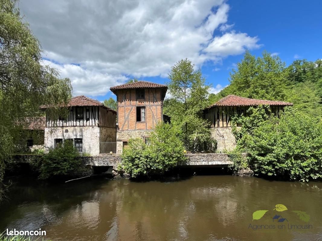 Maison 600 m² · à Saint-Léonard-de-Noblat · 600 m² · 190 000 €