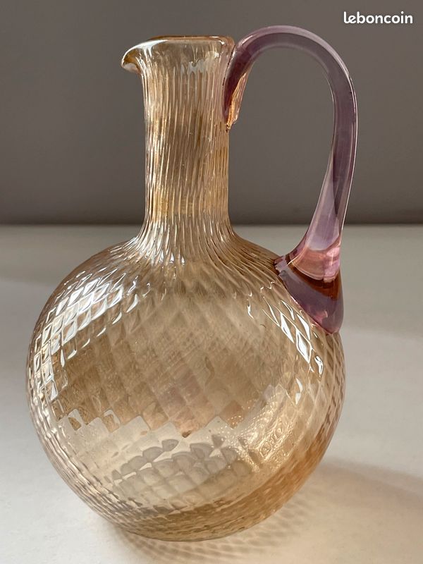 Carafe en verre irisé (image 1)