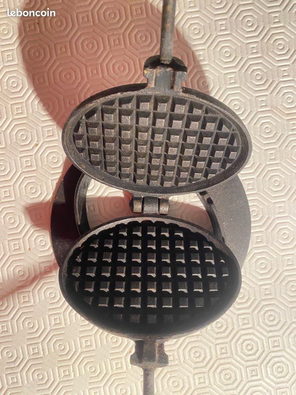 Moule à Gaufres Vintage L'Étoile - En Aluminium Et Bois - Longueur 39 Cm - Occasion