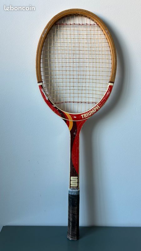 Très vieille raquette vintage de tennis en bois DUNLOP modèle pioneer , cordage boyau de chat d'origine, et avec sa presse en bois , très RARE - Collection