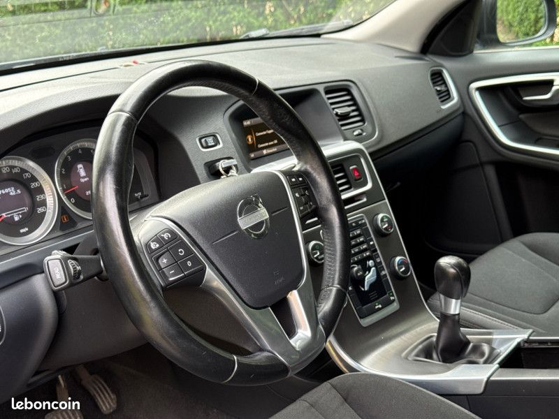 Volvo V60 T3 150CH MOMENTUM - 76.000KM * 1ERE MAIN * GARANTIE (image 12)