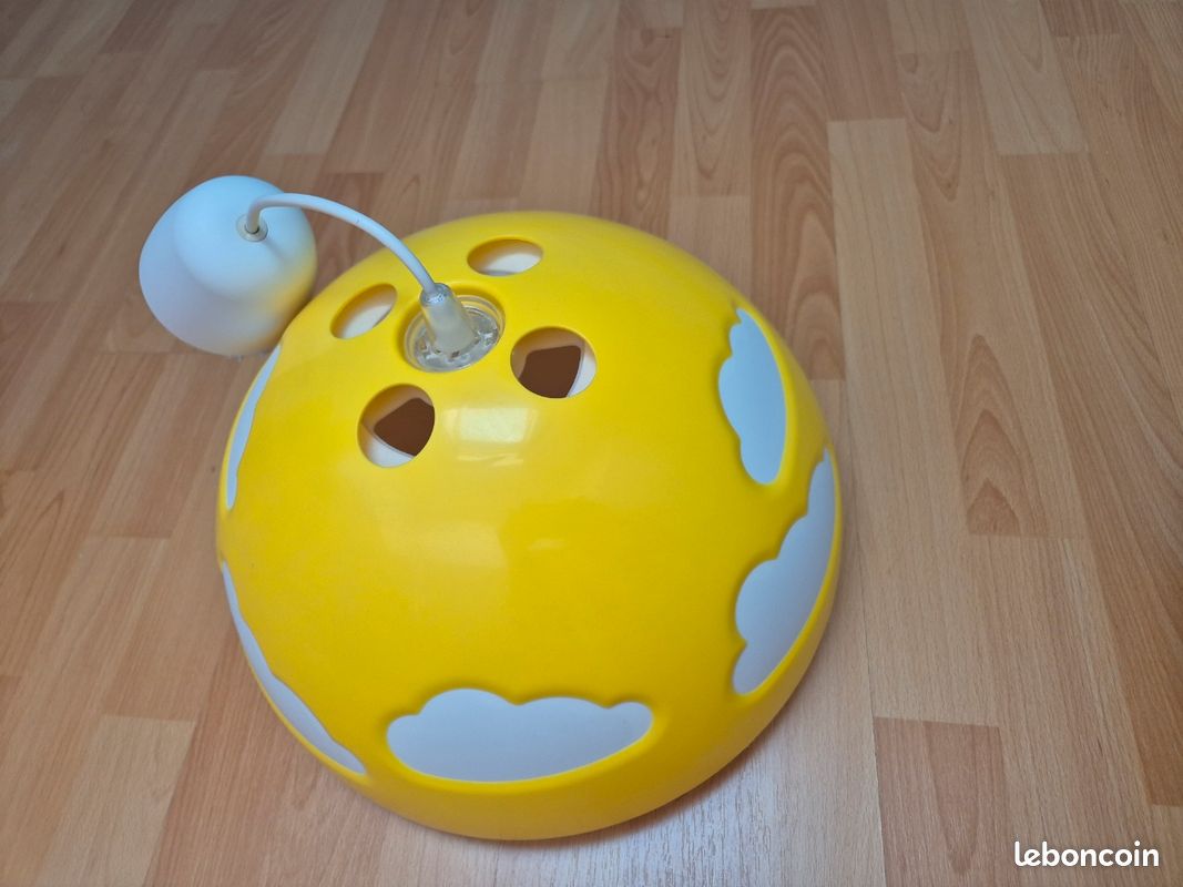 Lampe suspendue lustre enfant Ikea Skojig