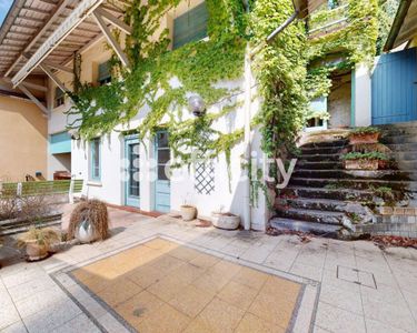 Maison 700 000 € - 333 m²