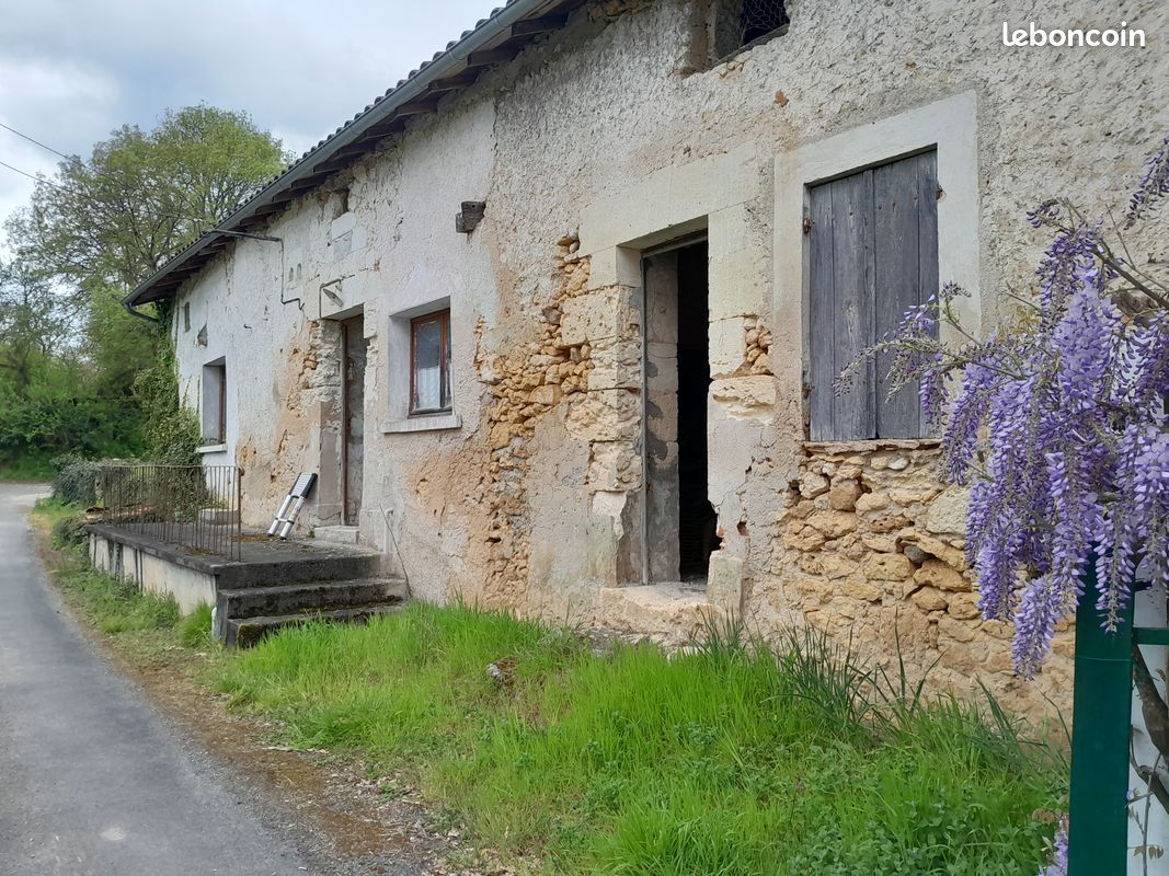 Maison 6 pièces 215 m² · à Saint-Germain-du-Salembre · 215 m² · 35 000 €