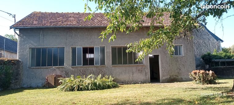 Bâtiment avec terrain