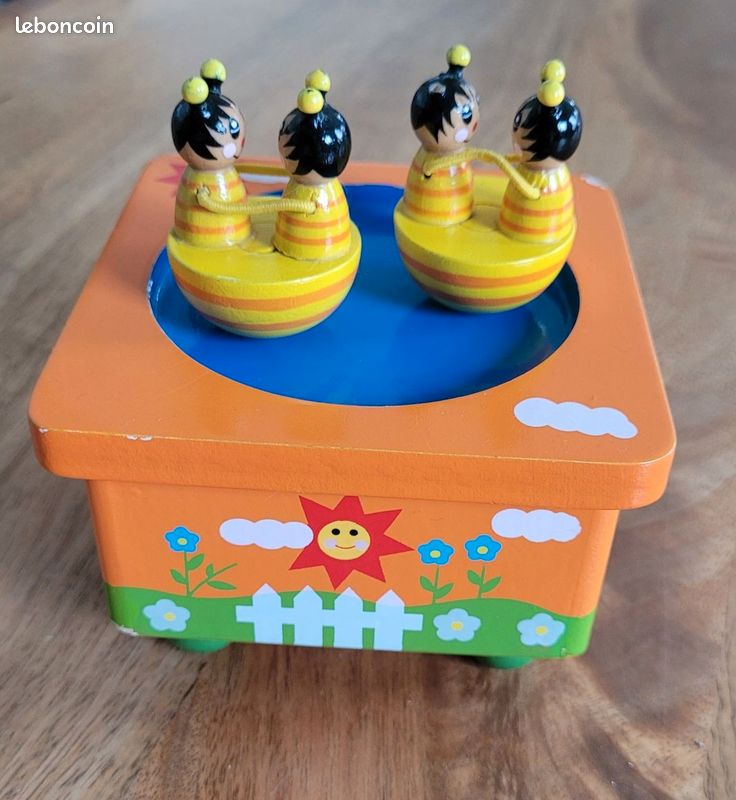 Boîte à musique en bois (image 1)