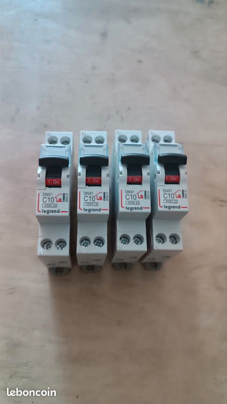 Disjoncteur Electrique Legrand C10 (image 2)