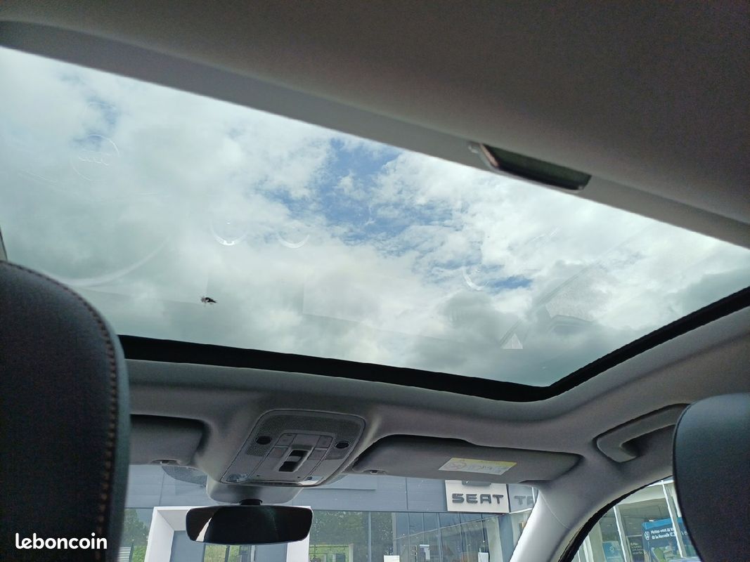 AUDI Q2 35 TFSI 150 S tronic 7 Design Luxe (image 30)