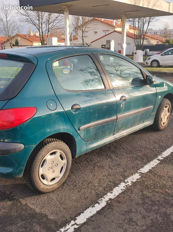 La Peugeot 206 toujours produite et vendue 5000 € en Iran