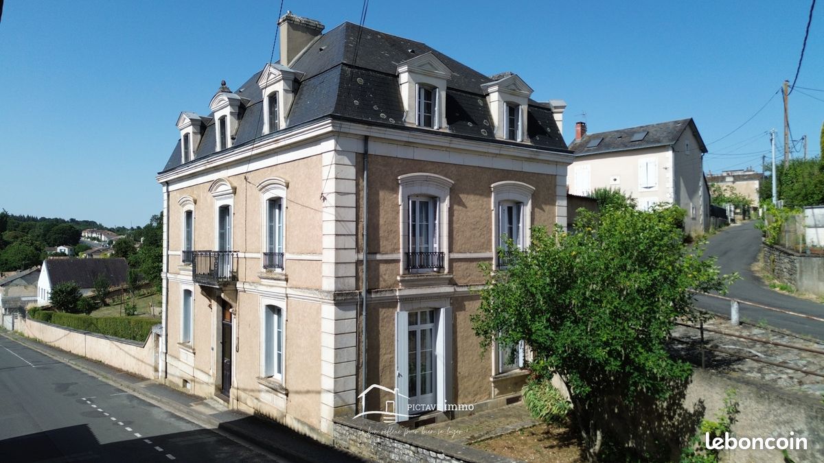 Maison 9 pièces 234 m² · à Lusignan · 234 m² · 264 500 €