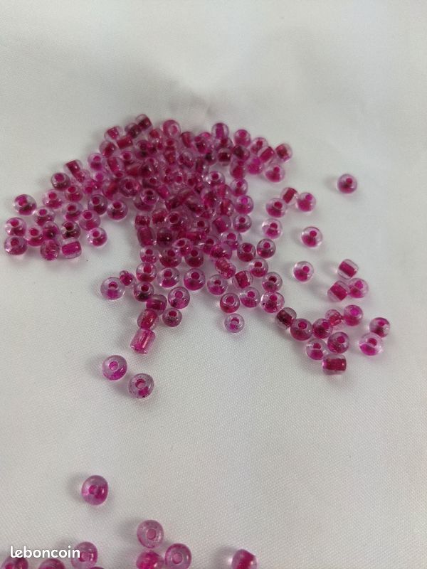 Lot de 160 perles en verre type rocaille/miyuki intérieur couleur rose fuschia(lot P11) (image 1)