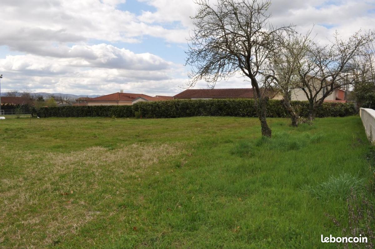 Terrain 1 087 m² Montmerle Sur Saone · à Montmerle-sur-Saône · 160 000 €