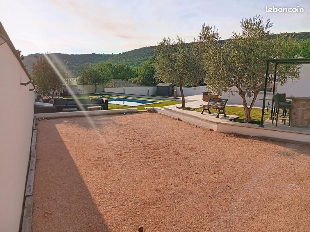 Maison 6 pièces 147 m² · à Sainte-Anastasie-sur-Issole · 147 m² · 680 000 €