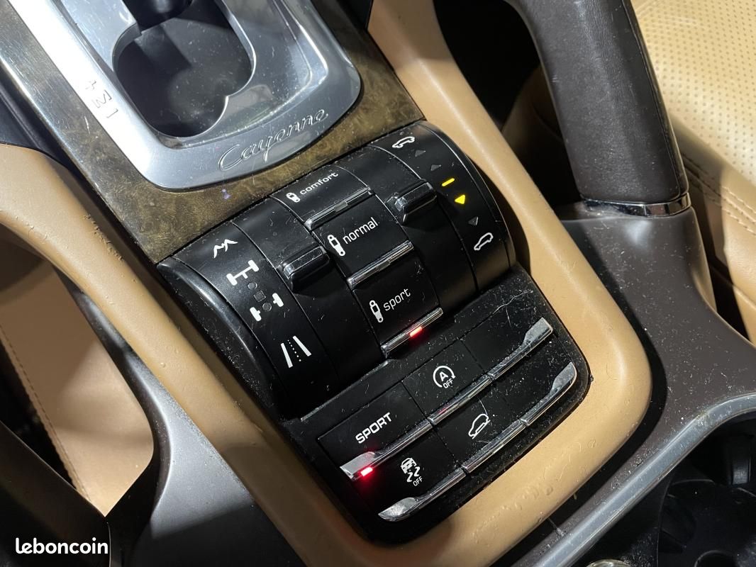 Porsche Cayenne GTS V8 4.2 420CH -TOIT OUVRANT-CAMERA DE RECUL-GARANTIE 12 MOIS- (image 23)