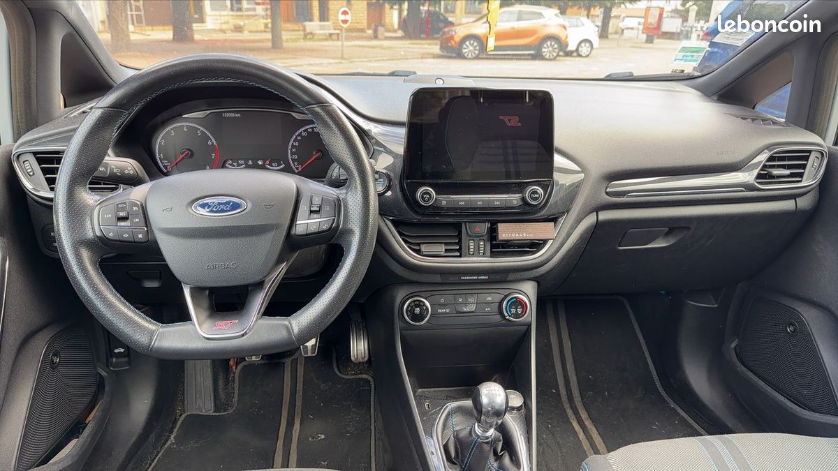 Ford Fiesta 1.5 Ecoboost 200 ST (image 11)