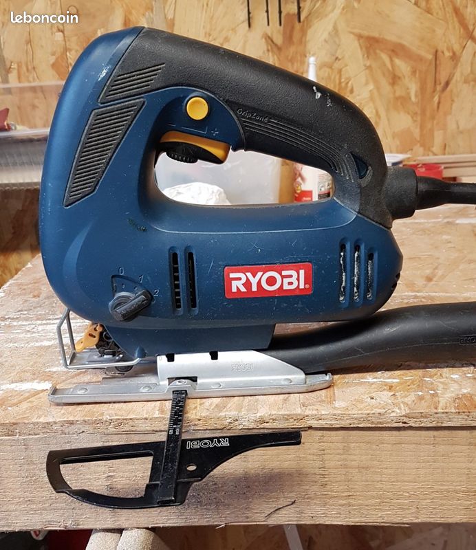 Scie sauteuse RYOBI filaire (image 1)