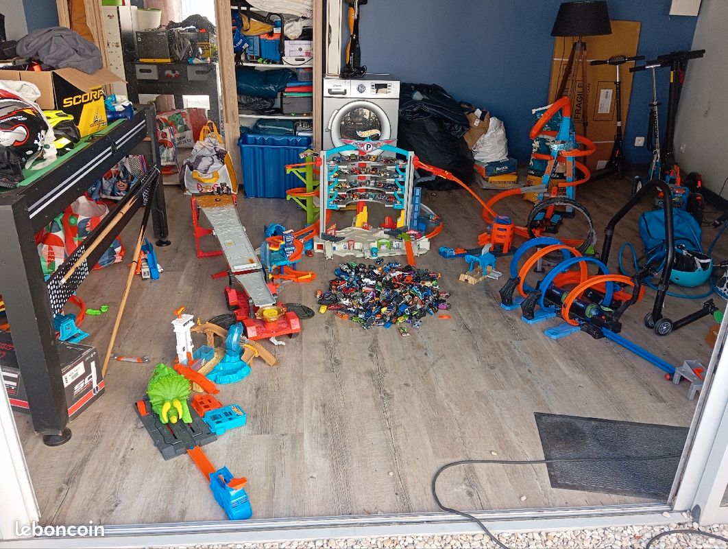 Vente de voiture et de garage hot wheels (image 1)